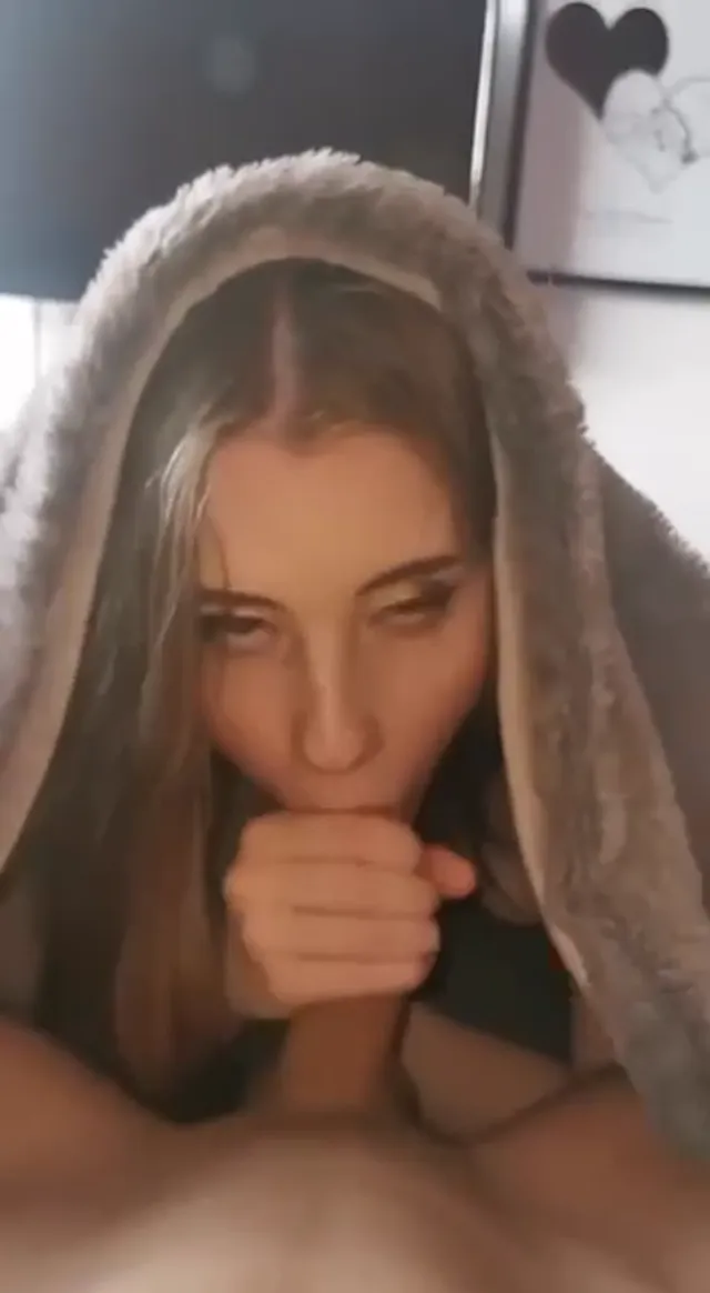 Seductive アマチュア Tease Before Facial